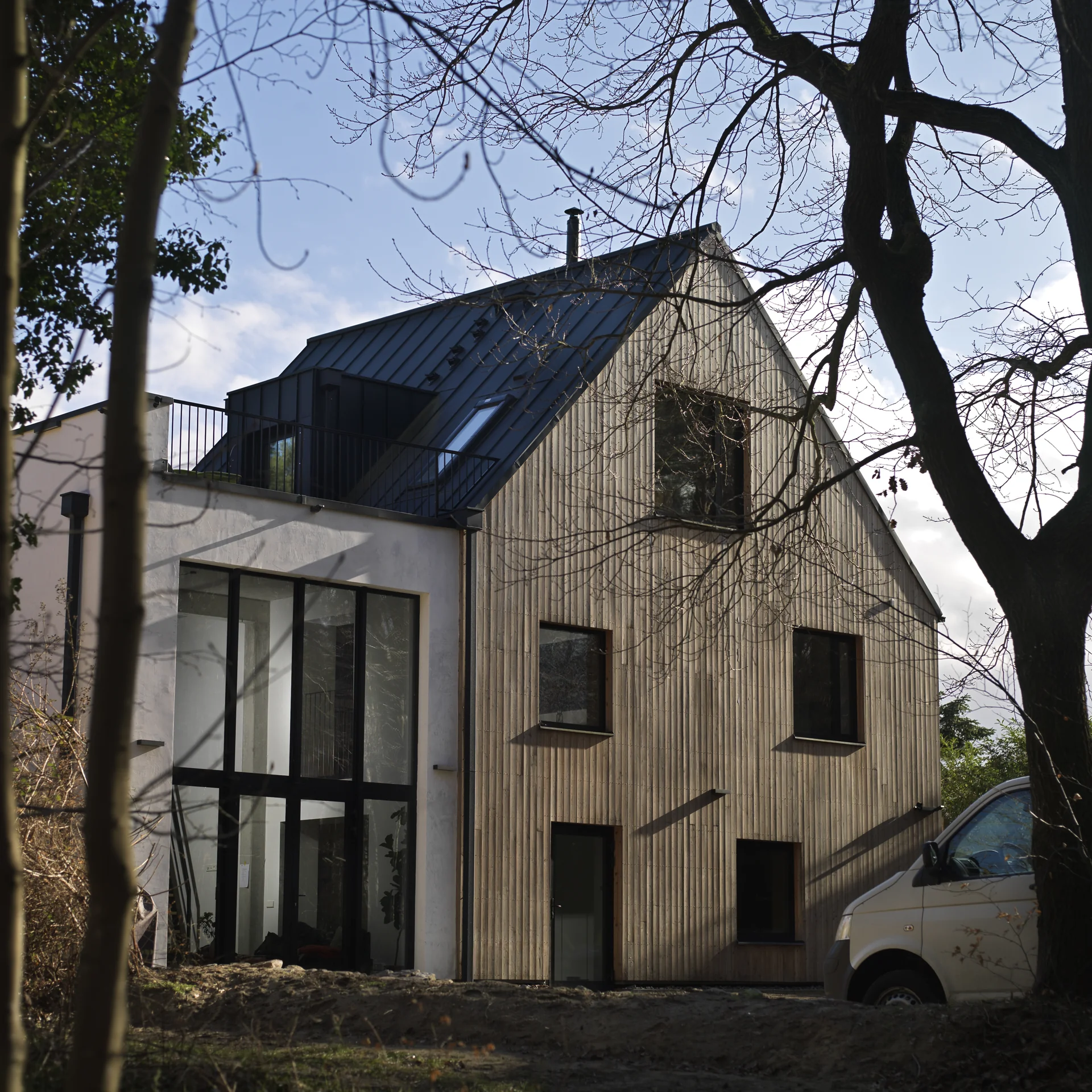 Das Haus zwischen den Bäumen