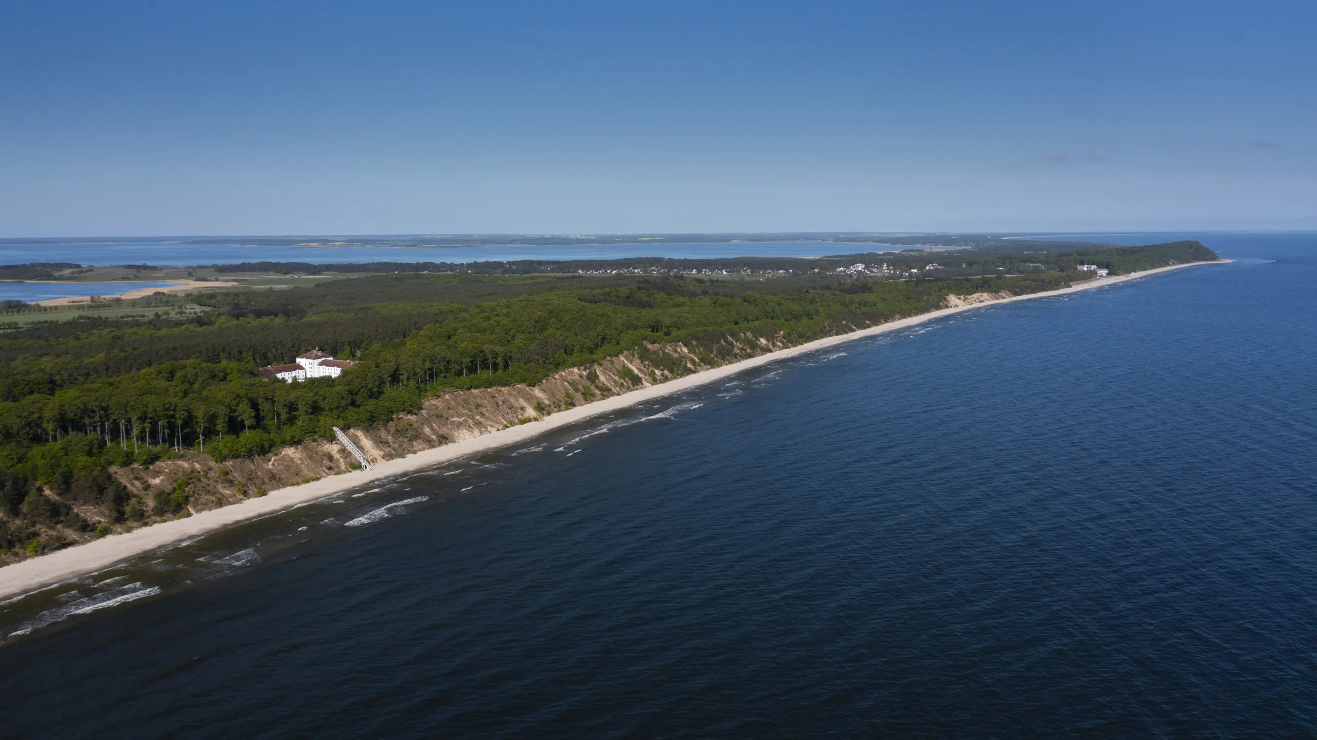 Usedom aus der Luft — Küste, Wald und Achterwasser